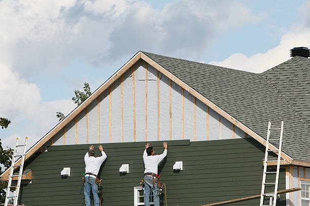 Professional Siding Installation technician working in Farmville, VA